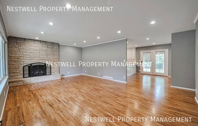 1335 E Maplewood Dr.