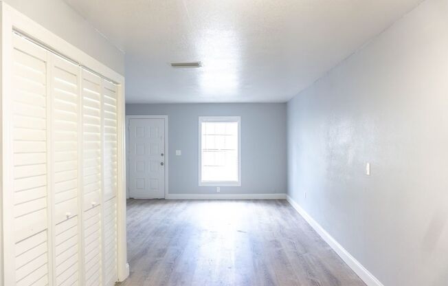2 beds, 1 bath, 1,000 sqft, $1,395, Unit 5712 A