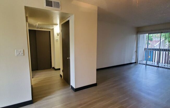 2 beds, 2 baths, 950 sqft, $1,460, Unit 201