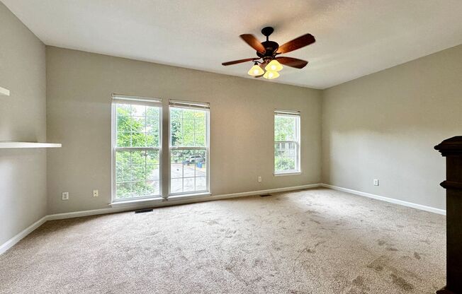 3 story 3/BR 2.5 BA in the heart of Cool Springs and minutes from the Factory in Franklin!