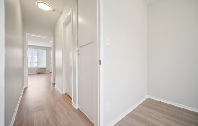 1 bed, 1 bath, 700 sqft, $1,698, Unit 11
