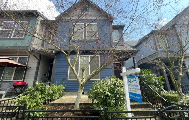 3Bd 3Ba Home in Hillsboro with Attached Garage, Washer & Dryer Included, and Stainless Steel Appliances.