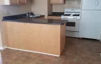 2 beds, 1 bath, $900, Unit 2316 Yale Blvd.