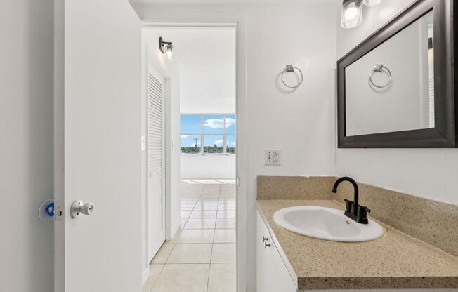 1 bed, 1.5 baths, 780 sqft, $1,850, Unit 210N