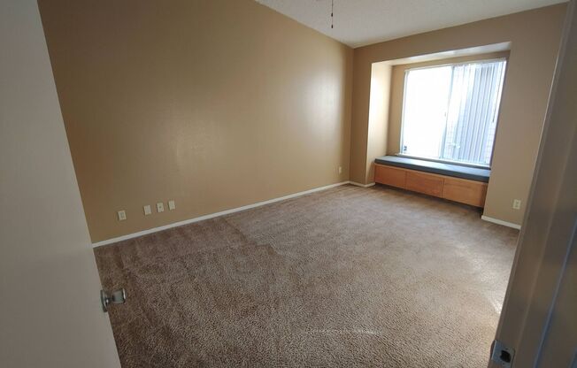 1 bed, 1 bath, 878 sqft, $1,495, Unit 1690-239