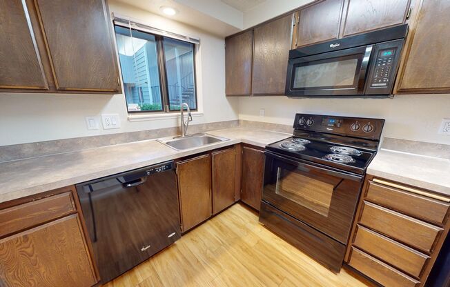 2 beds, 1.5 baths, 998 sqft, $1,690, Unit 0111