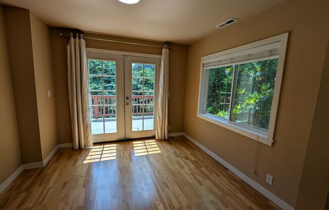 Charming Kirkland Bungalow with Lake Views!