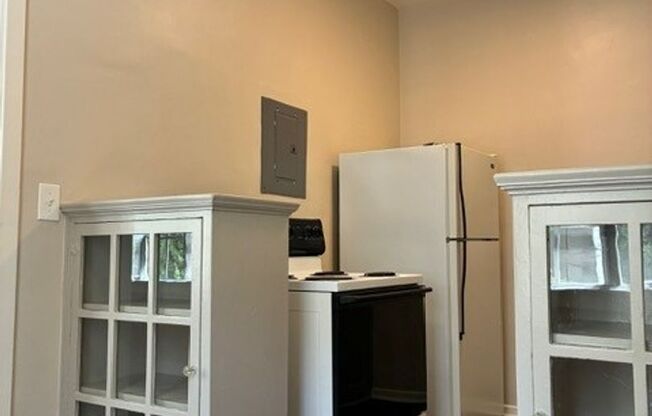 Studio, 1 bath, 425 sqft, $1,425, Unit 18