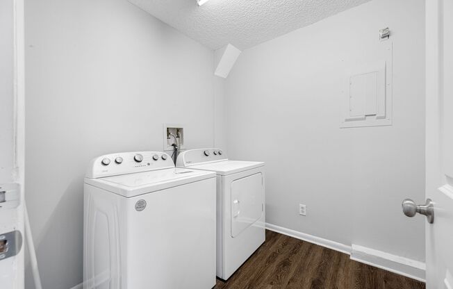 2 beds, 1 bath, 845 sqft, $1,695, Unit 7200-C