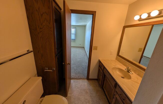 2 beds, 2 baths, 1,034 sqft, $1,279, Unit 1401 077