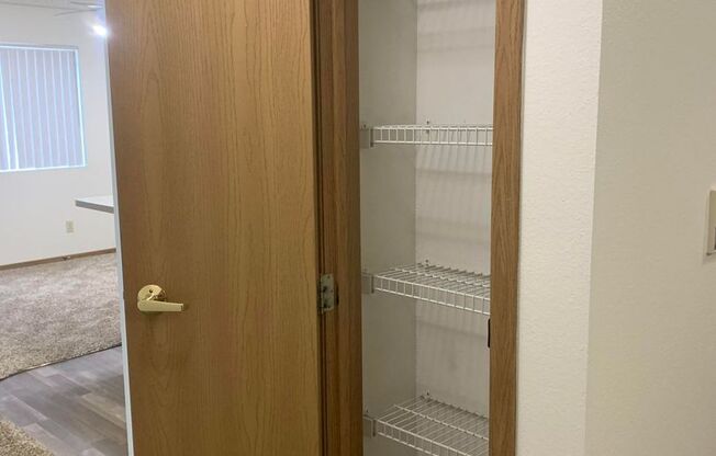 3 beds, 2 baths, 1,008 sqft, $1,250, Unit 1704-110