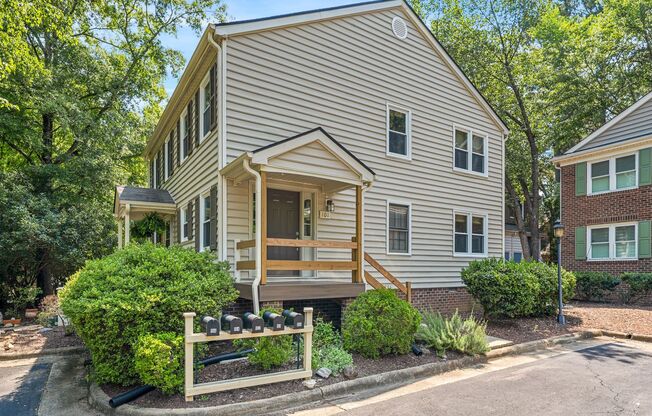 Take $500 off your first month! Charming 2BR, 1.5BA Townhome near the heart of Chapel Hill!