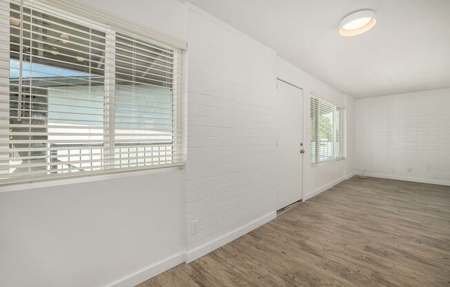 2 beds, 1.5 baths, 900 sqft, $1,279, Unit 32