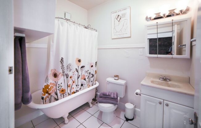 1 bed, 1 bath, 720 sqft, $1,950, Unit G