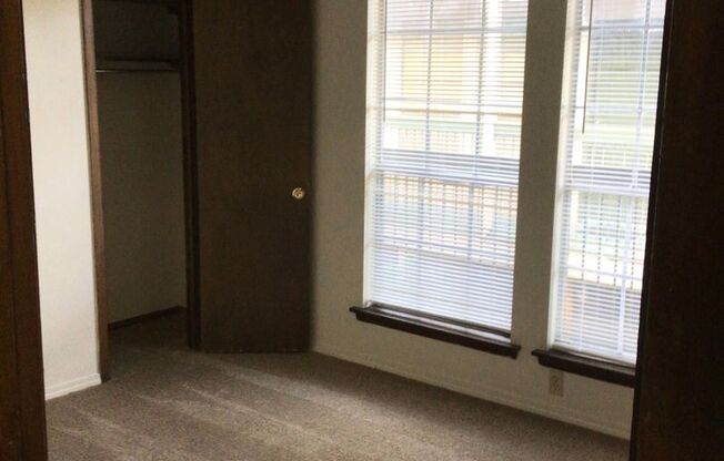 2 beds, 2 baths, 995 sqft, $800, Unit 22