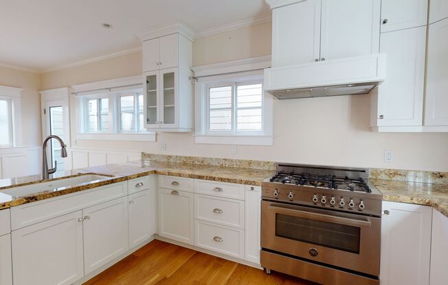 Updated and Spacious Coronado Townhome Available for Longterm Lease!