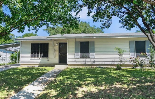 Cute 3 bedroom- 1 bath home ready for move-in.
