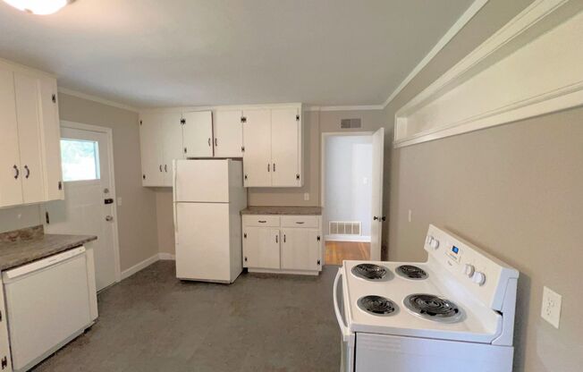 3 beds, 1 bath, $1,135