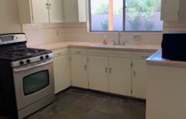 2 beds, 2 baths, $1,700