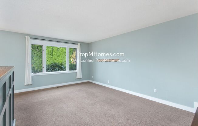Stunning Three Bedroom Home in the Heart of Tualatin!