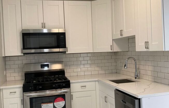 127-129 Ridge/829-833 Dobson