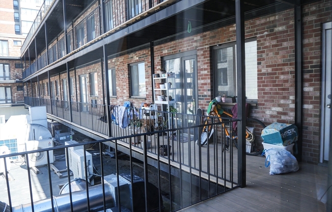 3 beds, 1 bath, 850 sqft, $3,900, Unit 11