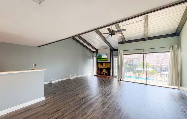 Great 1B/1.5BA + Den in Carlsbad!