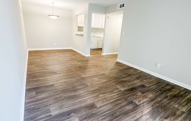 2 beds, 1.5 baths, 976 sqft, $1,250, Unit 2006-04