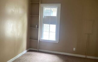 3 beds, 1 bath, $795