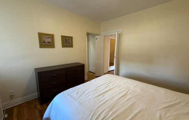 2 beds, 2 baths, 1,303 sqft, $3,000, Unit New King Edward  607