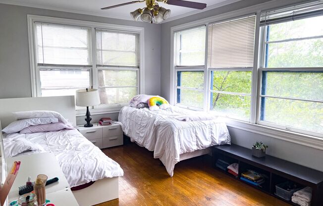 3 beds, 1 bath, 1,261 sqft, $2,300, Unit B
