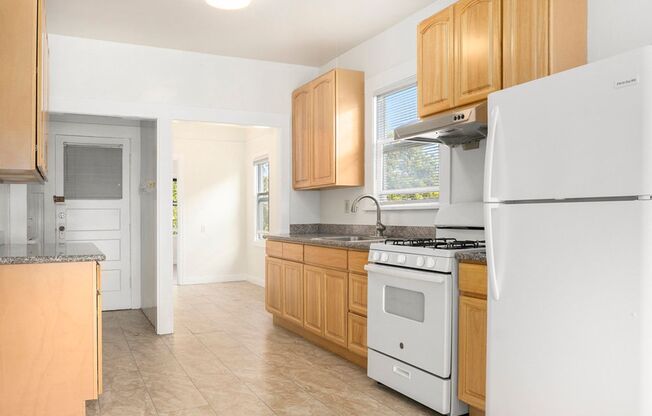 1 bed, 1 bath, $2,500, Unit 2151 Clinton Ave #C