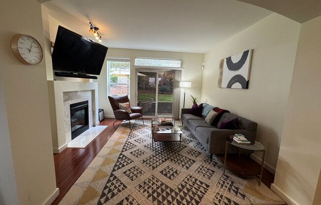 2Bd/2.5Ba Bellevue Townhouse