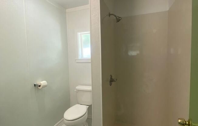 4 beds, 1 bath, $2,400