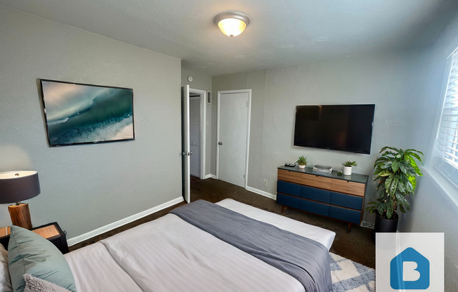 5th Avenue Apartments