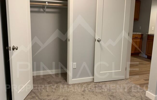 1 bed, 1 bath, 850 sqft, $950, Unit 3B Chicago Ave