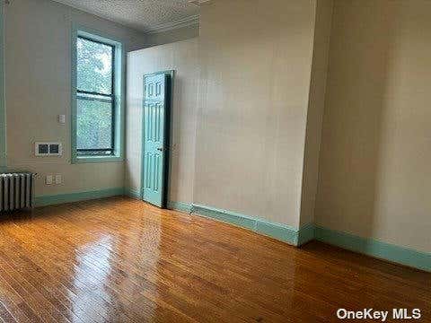 3 beds, 1 bath, 1,000 sqft, $3,606