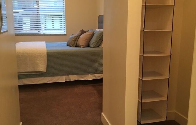 2 beds, 1 bath, 852 sqft, $1,400, Unit 404