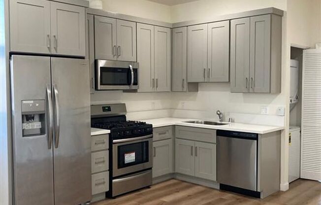 16753-16755 1/2 Sherman Way
