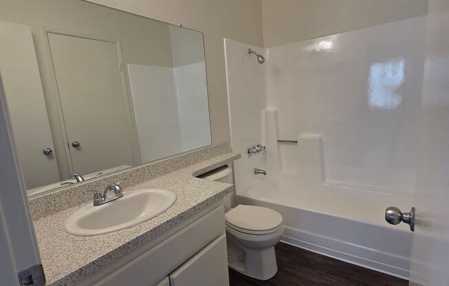 2 beds, 1 bath, 891 sqft, $2,410, Unit 480G