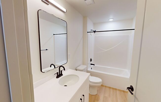 2 beds, 1 bath, 890 sqft, $1,180, Unit 1121-100