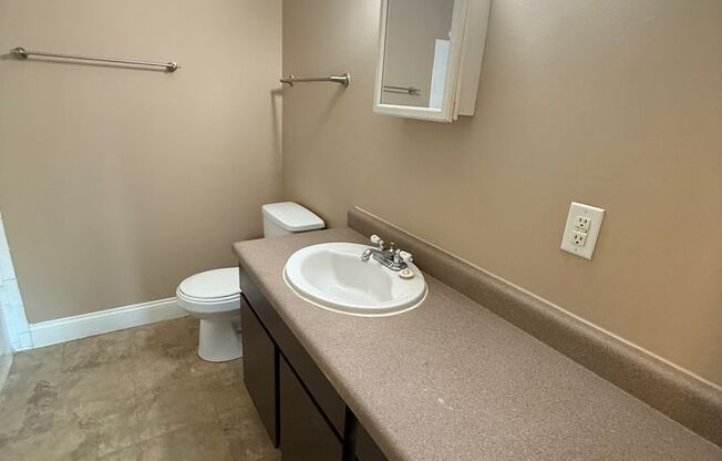 2 beds, 1 bath, 775 sqft, $885, Unit 356C