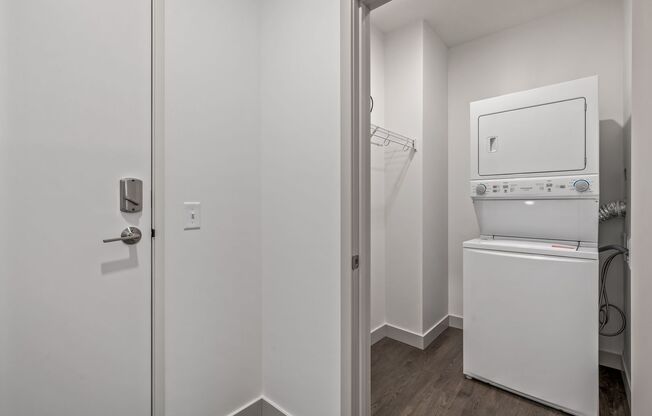 1 bed, 1 bath, 607 sqft, $1,370, Unit 313