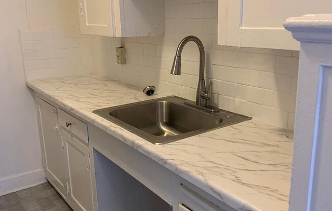 1920s Traditional Hollywood Walk-Up