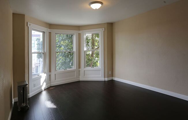 OPEN HOUSE: Sunday (7/26) 4:00pm-4:30pm. Spacious 2BR/1BA in the Mission Dolores, H/W Floors, Open Kitchen, Shared Laundry (780 Guerrero Street #4)