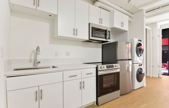 Studio, 1 bath, 409 sqft, $1,795, Unit 1011