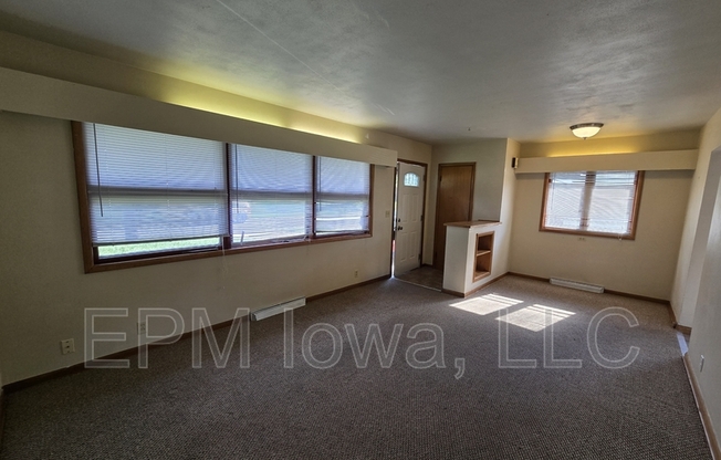 1522 W 4 ST