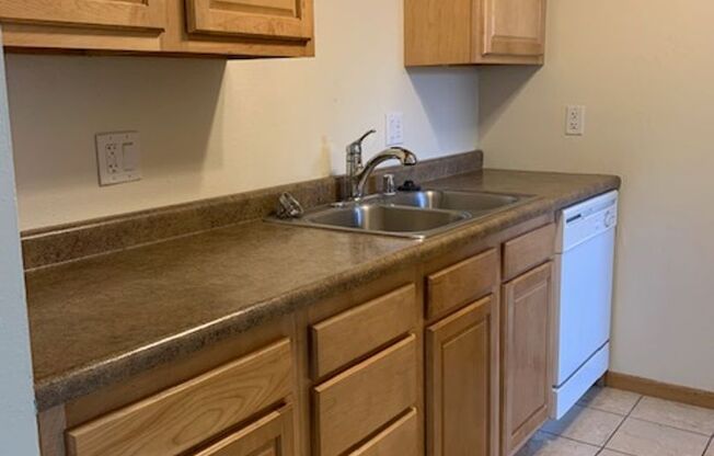 1 bed, 1 bath, 550 sqft, $885, Unit 918-16