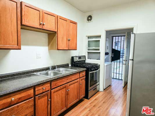 2 beds, 1 bath, 850 sqft, $2,100