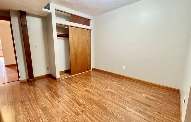 2 beds, 1 bath, $2,900, Unit 3